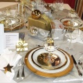Новогодний стол в золотых тонах