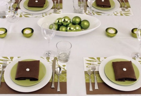Зеленый и коричневый декор